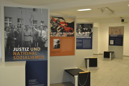 Zu sehen ist die Sonderausstelung "Justiz und Nationalsozialismus noch bis zum 3. März im Sonderausstellungsraum der Wewelsburg. 